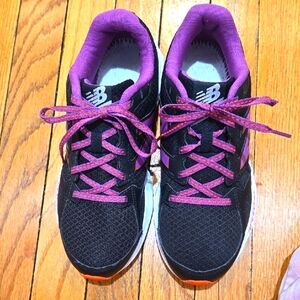 NEW BALANCE ▪︎  Women's Black and Purple Sneakers, Size 9, Like New